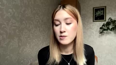 Mia online show from July 18, 10:17 am