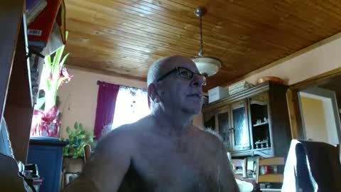 Maurice online show from January 14, 4:39 pm