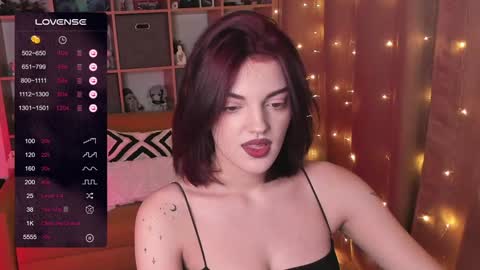 Snapshot of mavis_crystal chatting on December 6, 1:24 am Mavis online show from December 6, 1:24 am