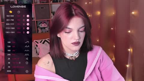 Snapshot of mavis_crystal chatting on December 13, 9:51 pm Mavis online show from December 13, 9:51 pm