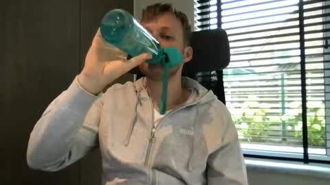 Max take off clothes online show from October 7, 8:43 am