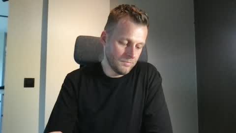 Max take off clothes online show from February 15, 12:59 pm