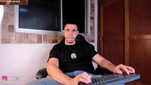 max_valiant1 online show from January 18, 1:47 am