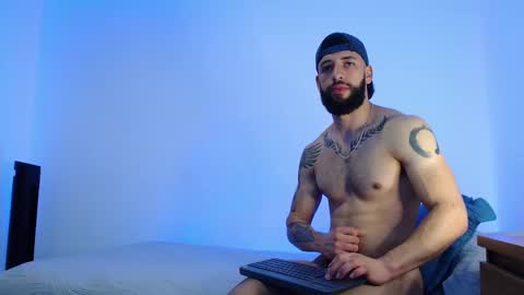 Snapshot of max_xl_ chatting on October 7, 2:57 pm max_xl_ online show from October 7, 2:57 pm