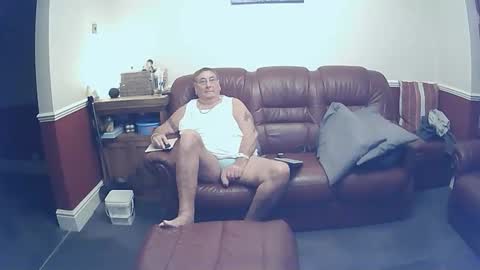 Snapshot of maxi_johnes chatting on October 10, 10:25 pm MAX online show from October 10, 10:25 pm