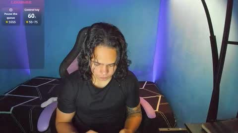 Snapshot of maximiliano_scoott_ chatting on October 15, 7:04 pm maximiliano_scoott_ online show from October 15, 7:04 pm