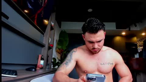 maximo_and_marcelo online show from May 6, 12:33 pm