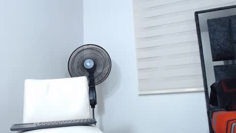 Maximo Sebastian online show from December 2, 3:51 am