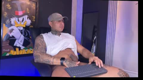 Snapshot of maximo_vega chatting on October 18, 8:35 pm Maximo online show from October 18, 8:35 pm