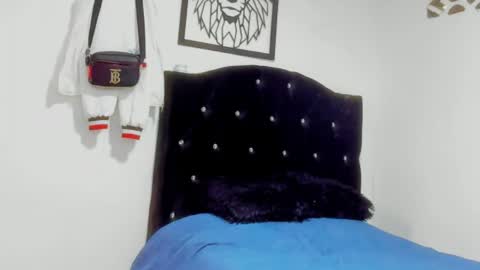 MaximoHernandez online show from April 19, 6:54 pm