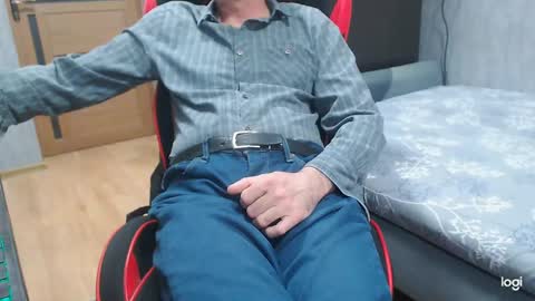 maximus3334 online show from April 13, 8:46 pm