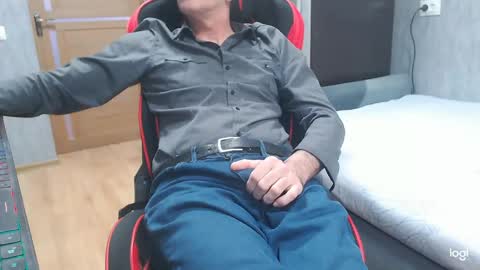 maximus3334 online show from April 1, 12:17 pm