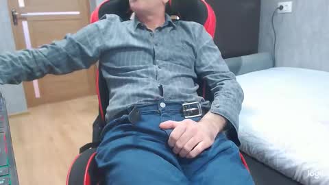 maximus3334 online show from March 23, 12:10 pm