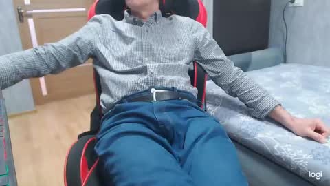 maximus3334 online show from April 15, 11:24 am