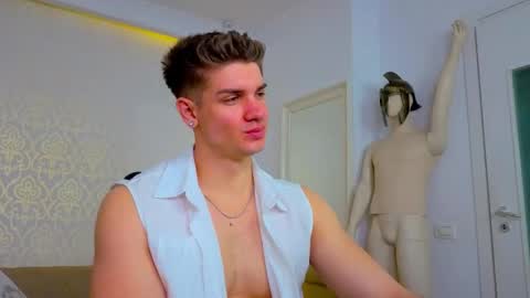 MaxKaiden online show from April 22, 6:09 am