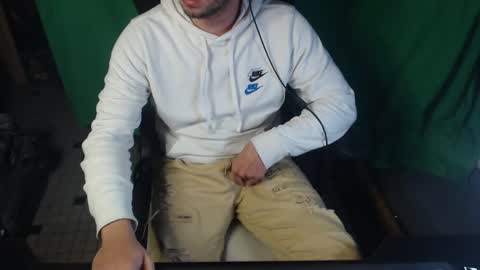 maxoulou33 online show from December 8, 7:11 pm