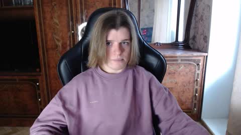 Max online show from November 18, 11:57 am