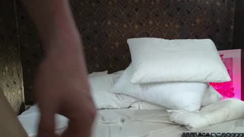 Max online show from September 15, 7:32 am