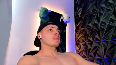 MAX online show from November 17, 9:17 pm