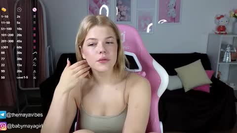 Snapshot of maya_blonde18 chatting on October 19, 3:44 am Maya online show from October 19, 3:44 am