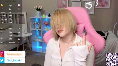 Snapshot of maya_blonde18 chatting on February 10, 6:42 am Maya online show from February 10, 6:42 am