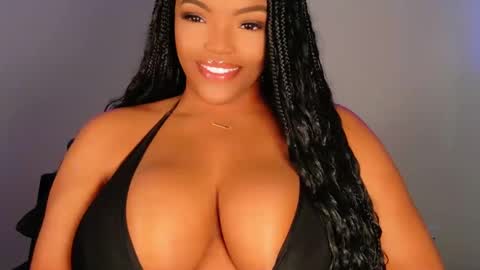 MayBabi online show from October 26, 1:45 pm