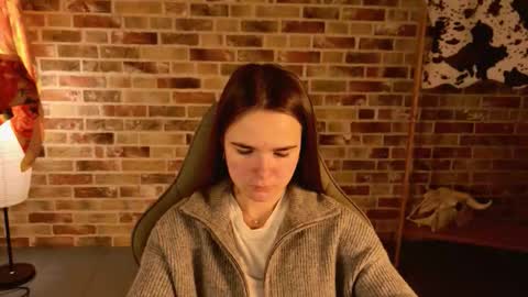 maybloom_ online show from November 23, 9:18 am