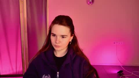 maybloom_ online show from April 21, 10:11 am