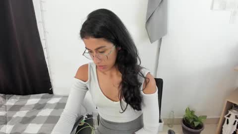 Snapshot of mazikeen_18 chatting on March 7, 4:00 pm mazikeen_18 online show from March 7, 4:00 pm