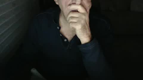 Snapshot of mbeastie chatting on December 10, 12:06 am Beastie online show from December 10, 12:06 am