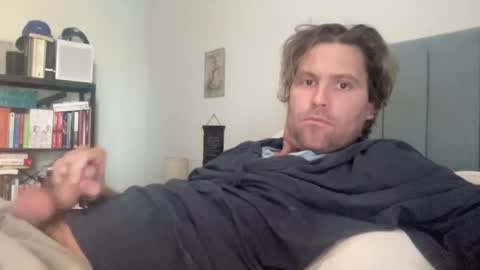 Snapshot of mbnc chatting on December 4, 8:12 pm lol online show from December 4, 8:12 pm