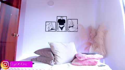 Ellie online show from April 10, 7:07 pm