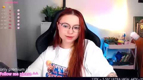 Snapshot of me_hanna chatting on October 2, 10:52 pm Hanna online show from October 2, 10:52 pm