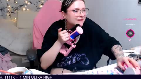 Snapshot of me_hanna chatting on March 4, 12:07 am Hanna online show from March 4, 12:07 am