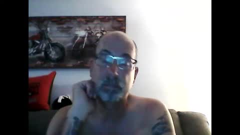 Snapshot of meathome3 chatting on October 3, 3:04 am me at home online show from October 3, 3:04 am
