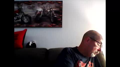Snapshot of meathome3 chatting on October 5, 11:40 am me at home online show from October 5, 11:40 am