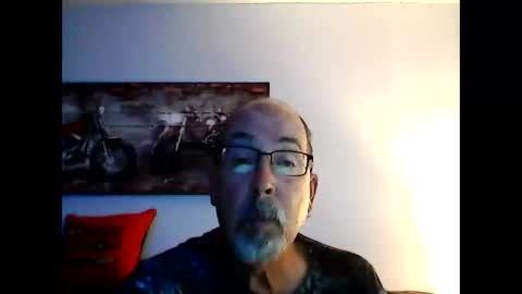 Snapshot of meathome3 chatting on October 18, 12:09 pm me at home online show from October 18, 12:09 pm