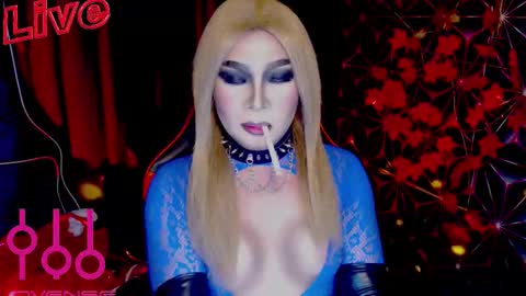 THE QUEEN ALPHA   Queen Medusa Prey online show from October 31, 3:12 pm