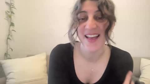 Meena online show from May 1, 4:23 pm