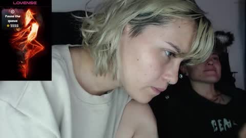 Megan and sophi online show from November 19, 9:24 pm