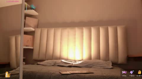 Snapshot of megan_moore__ chatting on October 2, 12:37 pm online show from October 2, 12:37 pm