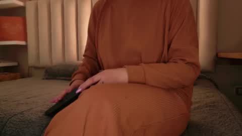 Snapshot of megan_moore__ chatting on October 15, 12:06 pm online show from October 15, 12:06 pm