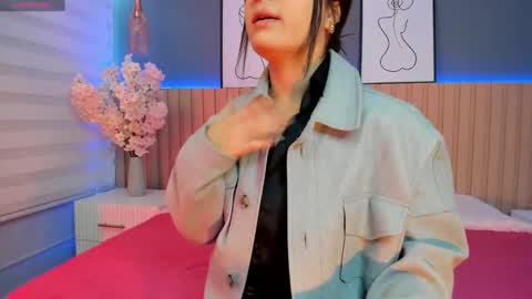 Snapshot of megan_moore__ chatting on February 10, 12:08 pm online show from February 10, 12:08 pm
