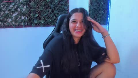 Snapshot of megan_whitte_01 chatting on March 5, 8:10 am megan white 01  online show from March 5, 8:10 am