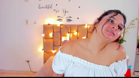 Snapshot of megan_whitte_01 chatting on September 15, 10:00 pm megan white 01  online show from September 15, 10:00 pm
