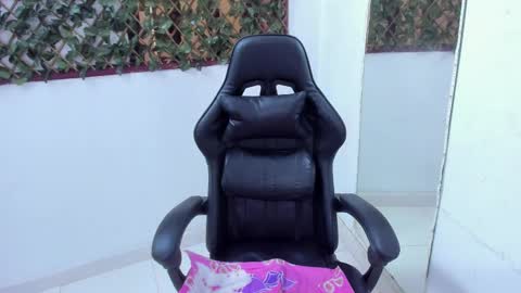 Snapshot of megan_whitte_01 chatting on February 15, 9:26 pm megan white 01  online show from February 15, 9:26 pm