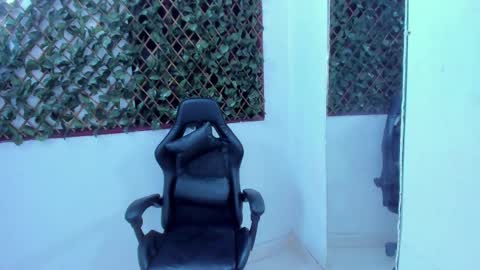Snapshot of megan_whitte_01 chatting on February 22, 4:18 am megan white 01  online show from February 22, 4:18 am