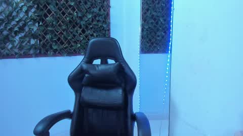 Snapshot of megan_whitte_01 chatting on March 9, 3:32 am megan white 01  online show from March 9, 3:32 am