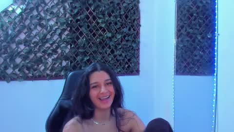Snapshot of megan_whitte_01 chatting on March 11, 7:35 am megan white 01  online show from March 11, 7:35 am