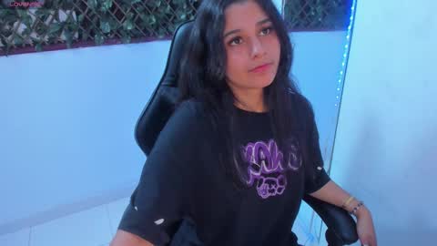 Snapshot of megan_whitte_01 chatting on March 5, 11:17 am megan white 01  online show from March 5, 11:17 am